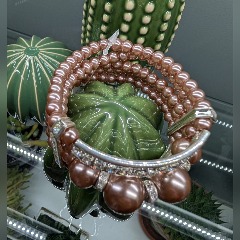 Elegant Brown Pearl & Crystal Stretch Bracelet - Picture 3 of 5